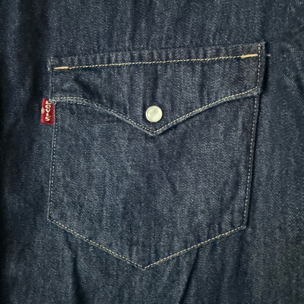 Women’s Levi's Dark Blue Button Down Shirt - Picture 2 of 5